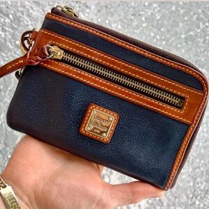 Dooney & Bourke leather wristlet wallet clutch 🦆🤎